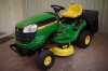 Prodám zahradní traktor John Deere X135 R, nový nepoužitý, rok výroby 2013, servisní knížka, záruka, najeto 0 km, cena 80 000,-Kč, 
