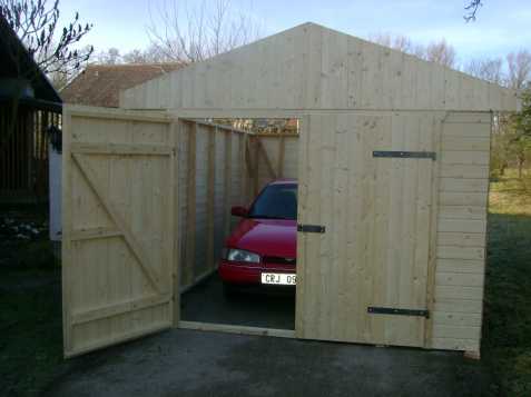 Dřevěná garáž